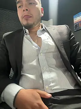 Snapshot of EnzoDimitrov chatting on July 16, 2026, 2:41 am EnzoDimitrov online show from July 16, 2026, 2:41 am