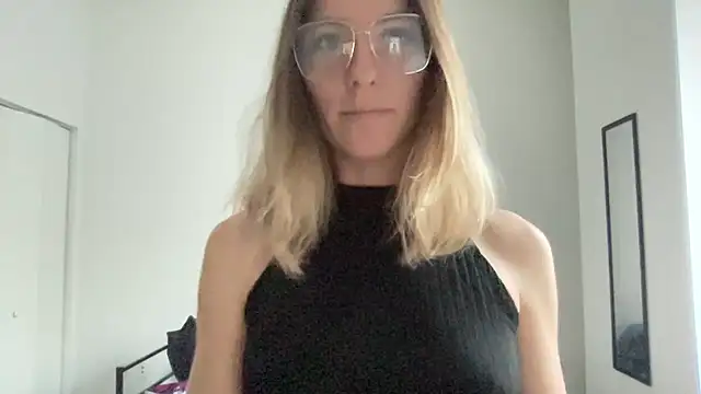quirkyquinn online show from July 15, 2026, 4:36 pm
