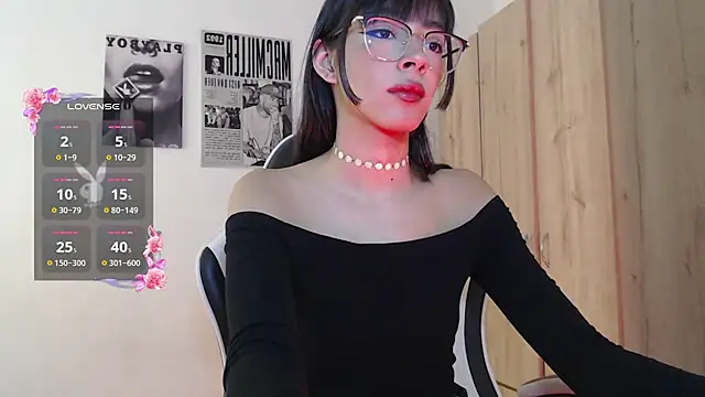 RavenLaurent online show from July 17, 2026, 5:32 pm