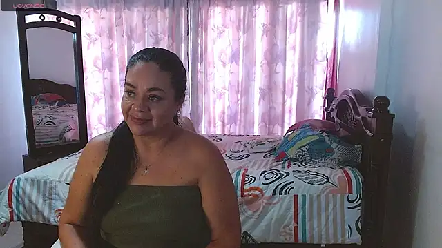 Snapshot of donatellarosi chatting on July 21, 2026, 9:27 pm donatellarosi online show from July 21, 2026, 9:27 pm