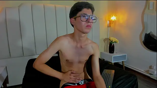 Snapshot of Phillip_diaz chatting on July 15, 2026, 11:34 pm Phillip diaz online show from July 15, 2026, 11:34 pm