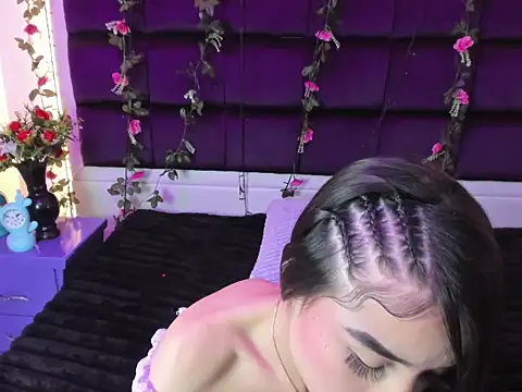 Lola Hott  online show from July 15, 2026, 3:02 am