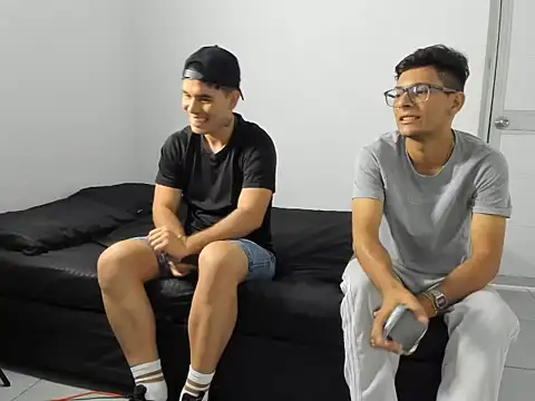Snapshot of chicossexo02 chatting on July 24, 2026, 8:05 pm chicossexo02 online show from July 24, 2026, 8:05 pm