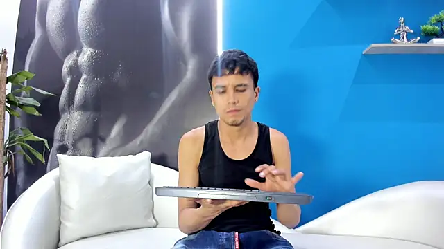 Nixen Casillas online show from July 18, 2026, 11:35 pm