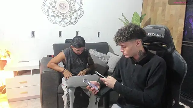 abrahan y alejo online show from August 4, 2026, 1:43 am