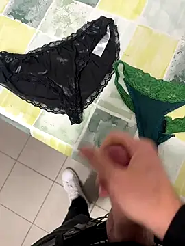 Snapshot of swissboy22 chatting on October 29, 2025, 10:31 pm swissboy22 online show from October 29, 2025, 10:31 pm