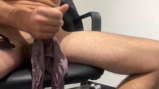 Snapshot of swissboy22 chatting on October 21, 2025, 8:14 am swissboy22 online show from October 21, 2025, 8:14 am