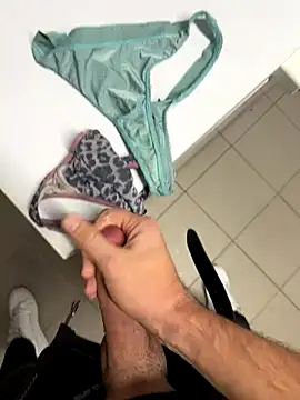 Snapshot of swissboy22 chatting on October 18, 2025, 12:29 pm swissboy22 online show from October 18, 2025, 12:29 pm