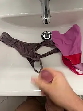 Snapshot of swissboy22 chatting on February 1, 2026, 9:51 am swissboy22 online show from February 1, 2026, 9:51 am