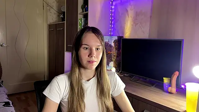 Snapshot of Rina_Right chatting on August 4, 2026, 10:47 pm Rina Right online show from August 4, 2026, 10:47 pm