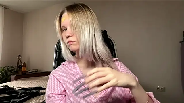Snapshot of JessicaLowland chatting on July 23, 2026, 10:12 am JessicaLowland online show from July 23, 2026, 10:12 am
