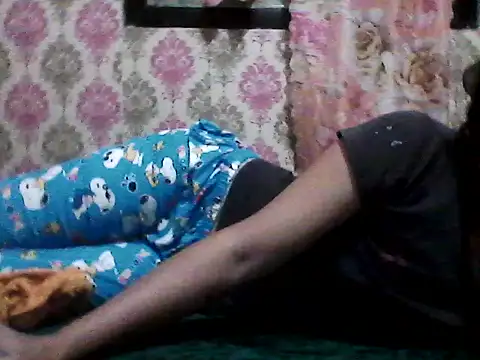 Snapshot of SexyLuna143 chatting on July 24, 2026, 3:35 am SexyLuna143 online show from July 24, 2026, 3:35 am