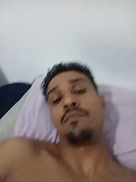 Snapshot of kaliuLeal chatting on August 2, 2026, 4:11 am kaliuLeal online show from August 2, 2026, 4:11 am
