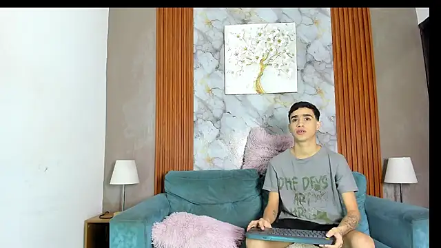 Snapshot of GOLDEN_BOSS chatting on July 23, 2026, 1:19 pm GOLDEN BOSS online show from July 23, 2026, 1:19 pm