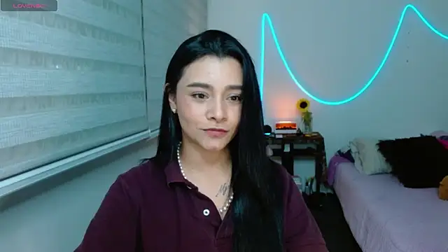 IsoldeReyes online show from August 7, 2026, 5:24 am