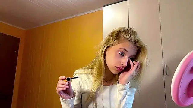 FiveFootBlonde online show from July 24, 2026, 4:14 pm