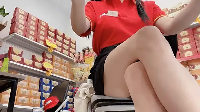 Snapshot of Katy_Bae chatting on February 14, 2026, 4:13 am Katy Bae online show from February 14, 2026, 4:13 am