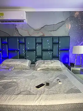 riri brunnete online show from May 12, 2026, 4:09 am