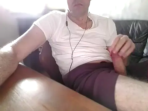 Snapshot of trebor600 chatting on November 26, 2025, 9:20 am trebor600 online show from November 26, 2025, 9:20 am