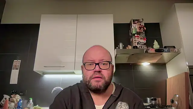 Snapshot of theitalianbear chatting on October 18, 2025, 4:14 am theitalianbear online show from October 18, 2025, 4:14 am