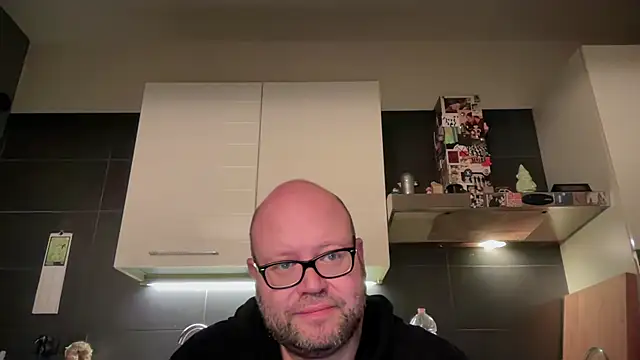 Snapshot of theitalianbear chatting on April 2, 2026, 8:59 pm theitalianbear online show from April 2, 2026, 8:59 pm