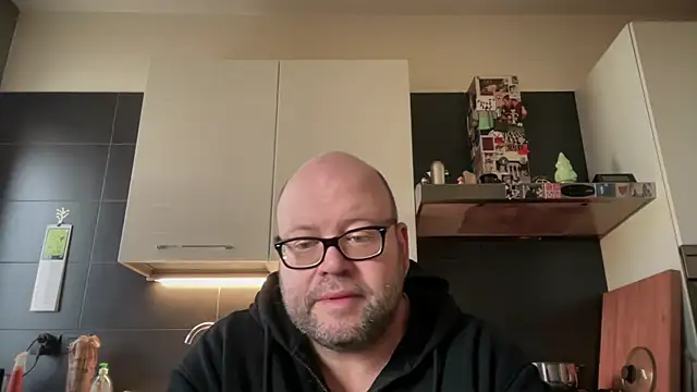 Snapshot of theitalianbear chatting on April 1, 2026, 8:04 am theitalianbear online show from April 1, 2026, 8:04 am