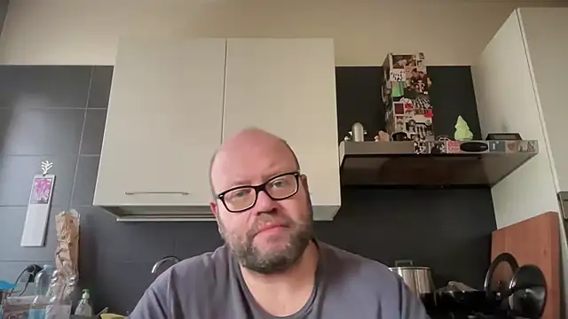 Snapshot of theitalianbear chatting on April 15, 2026, 1:04 pm theitalianbear online show from April 15, 2026, 1:04 pm