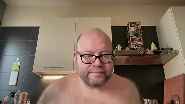 Snapshot of theitalianbear chatting on April 1, 2026, 1:41 pm theitalianbear online show from April 1, 2026, 1:41 pm
