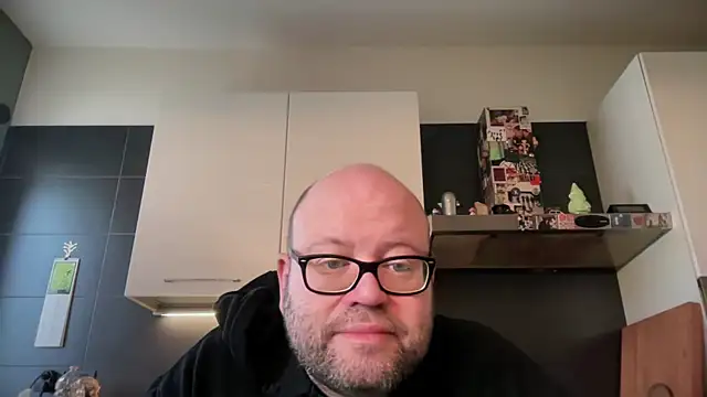 Snapshot of theitalianbear chatting on April 2, 2026, 8:54 am theitalianbear online show from April 2, 2026, 8:54 am