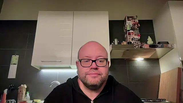 Snapshot of theitalianbear chatting on March 31, 2026, 3:30 am theitalianbear online show from March 31, 2026, 3:30 am