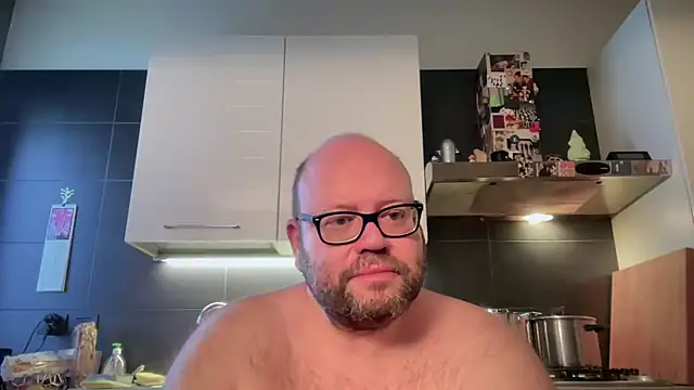 Snapshot of theitalianbear chatting on April 14, 2026, 4:50 am theitalianbear online show from April 14, 2026, 4:50 am