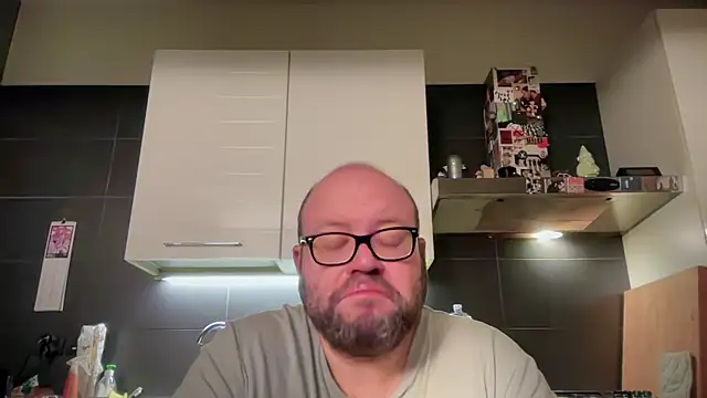 Snapshot of theitalianbear chatting on April 19, 2026, 3:40 am theitalianbear online show from April 19, 2026, 3:40 am