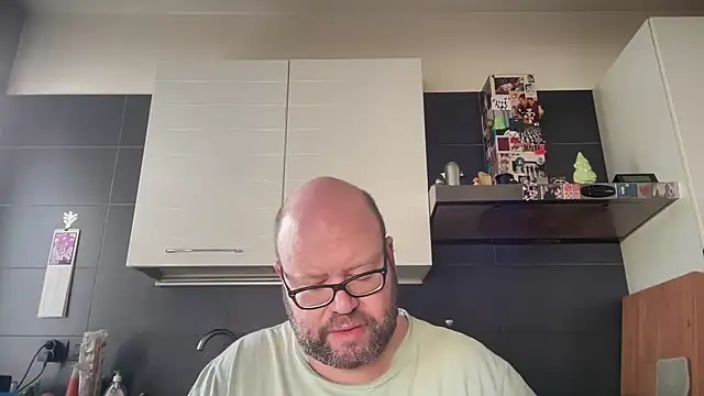 Snapshot of theitalianbear chatting on April 18, 2026, 6:49 am theitalianbear online show from April 18, 2026, 6:49 am