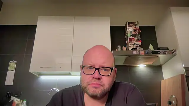 Snapshot of theitalianbear chatting on May 7, 2026, 2:49 am theitalianbear online show from May 7, 2026, 2:49 am
