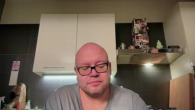 Snapshot of theitalianbear chatting on April 28, 2026, 2:27 am theitalianbear online show from April 28, 2026, 2:27 am