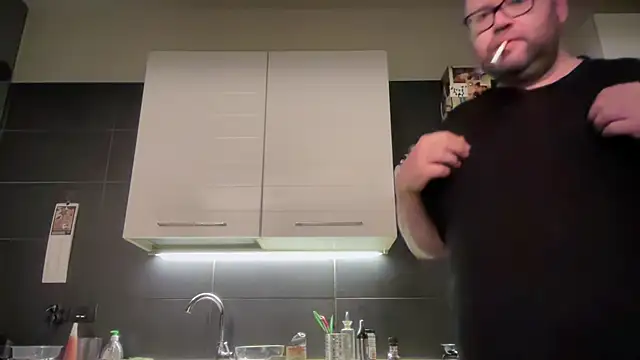 Snapshot of theitalianbear chatting on November 6, 2025, 4:16 am theitalianbear online show from November 6, 2025, 4:16 am