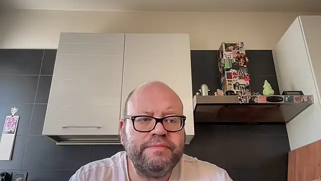 Snapshot of theitalianbear chatting on April 9, 2026, 8:31 am theitalianbear online show from April 9, 2026, 8:31 am