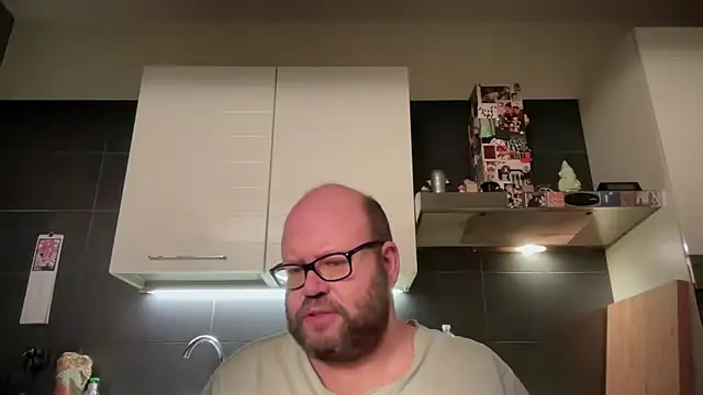 Snapshot of theitalianbear chatting on April 24, 2026, 2:13 am theitalianbear online show from April 24, 2026, 2:13 am