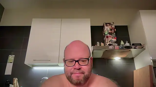 Snapshot of theitalianbear chatting on May 11, 2026, 7:33 pm theitalianbear online show from May 11, 2026, 7:33 pm