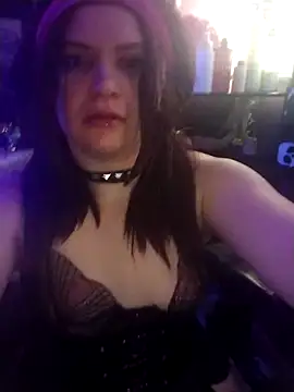 Maddiivy6996 online show from May 7, 2026, 3:26 pm