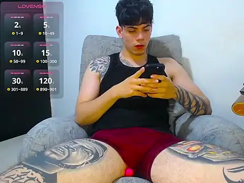 Snapshot of Tiaan_BigCock chatting on August 4, 2026, 6:29 am Tiaan BigCock online show from August 4, 2026, 6:29 am