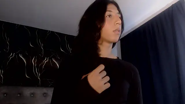 Snapshot of JulietSinclair chatting on August 6, 2026, 2:56 pm JulietSinclair online show from August 6, 2026, 2:56 pm