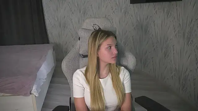 Snapshot of ReaganMolett chatting on July 31, 2026, 12:37 pm ReaganMolett online show from July 31, 2026, 12:37 pm