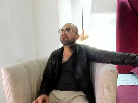 Snapshot of Thiago_Sins chatting on August 1, 2026, 12:36 pm Thiago Sins online show from August 1, 2026, 12:36 pm