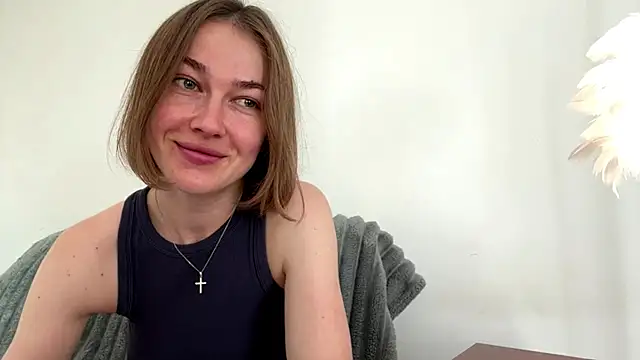 FlirtyDolly online show from August 4, 2026, 8:19 am