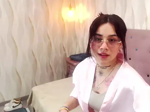NixieXlove online show from August 5, 2026, 2:22 pm