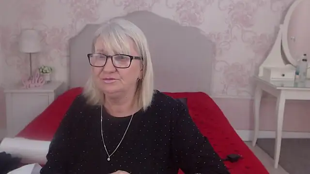 LadyAlana online show from May 1, 2026, 10:15 pm