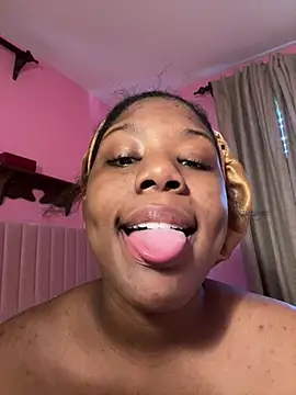 Snapshot of YummyGirlBubbles chatting on August 5, 2026, 5:18 pm YummyGirlBubbles online show from August 5, 2026, 5:18 pm