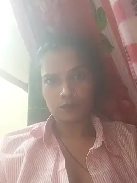Snapshot of Kira105xxx chatting on August 1, 2026, 11:58 pm Kira105xxx online show from August 1, 2026, 11:58 pm