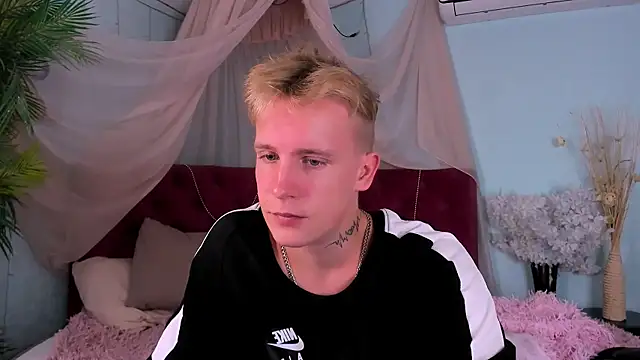  AlexHot  online show from August 8, 2026, 5:14 am